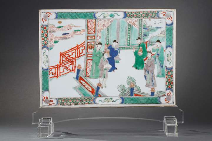 Plaque "Famille verte" porcelain decorated on a side with figures in a pavillon and other side with flowers and birds
